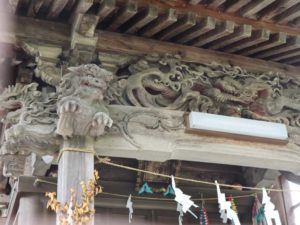 向拝の龍