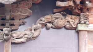 海老虹梁の龍