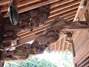 宮子神社拝殿海老虹梁の龍