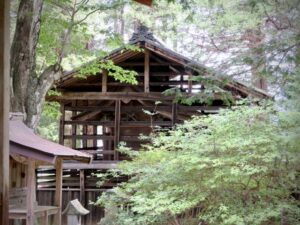 諏訪八幡神社御本殿覆屋