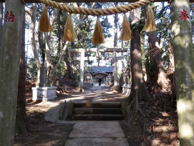 熱田神社鳥居と彫鈴