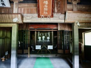 椿名神社拝殿内部