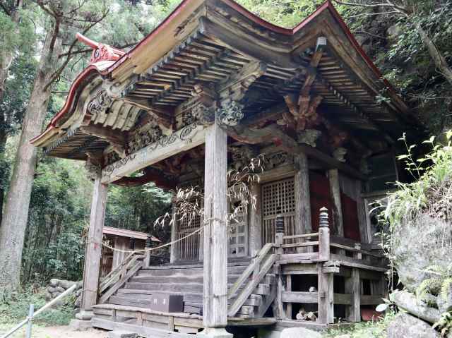 戸春名神社