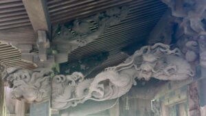 海老虹梁の龍