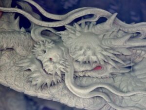 海老虹梁の龍