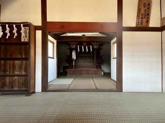 小松神社拝殿内部