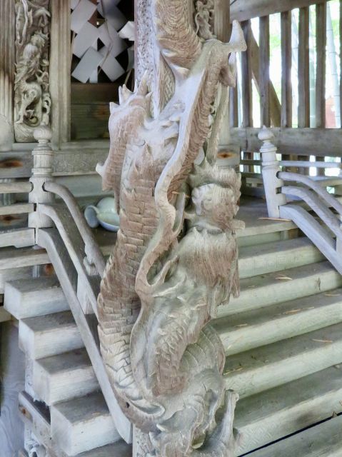 中郷諏訪神社向拝柱の龍