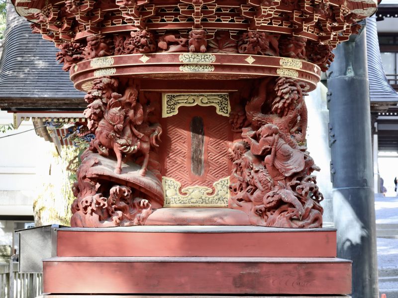 三峰神社八棟灯籠縁下彫り物