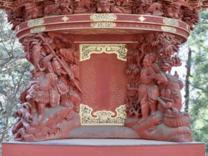三峰神社八棟灯籠縁下彫り物