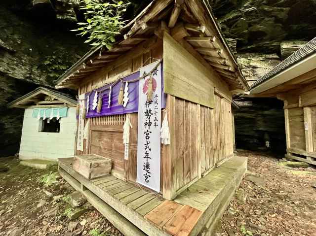 蚕稲荷神社