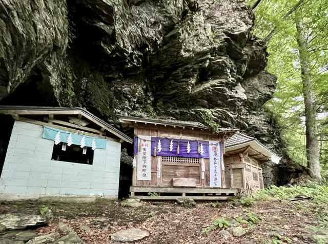 蚕稲荷神社