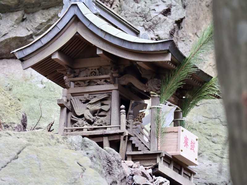 静三(體)龍神社