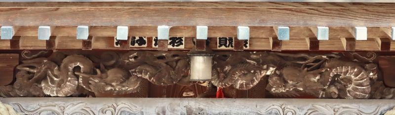 向拝の龍