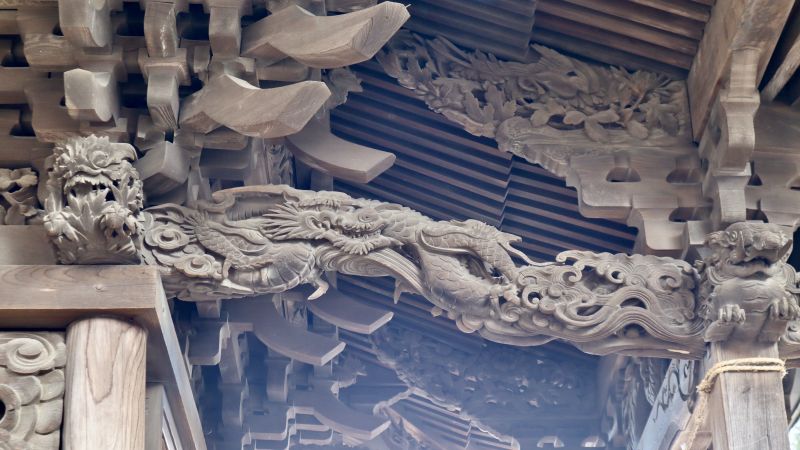 海老虹梁の龍