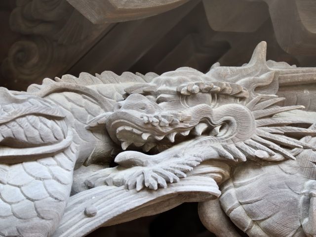 海老虹梁の龍