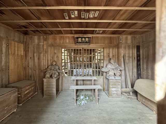 大葦神社拝殿内