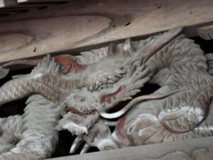 向拝の龍