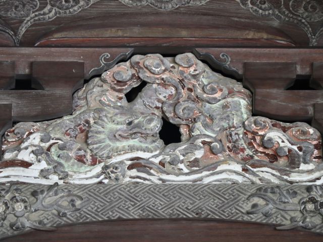向拝の龍