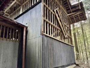 谷倉神社御本殿覆屋