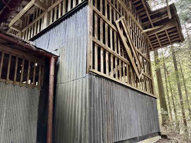 谷倉神社御本殿覆屋