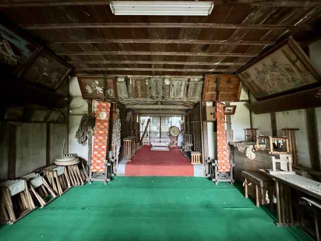 冨士神社拝殿内