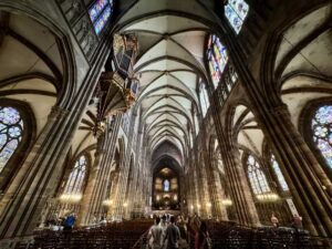 ストラスブール大聖堂 身廊から望む本堂