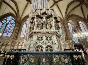 説教壇正面 十字架のキリスト