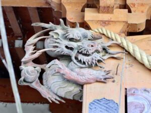 久伊豆神社拝殿向拝木鼻の龍