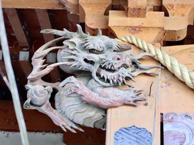 久伊豆神社拝殿向拝木鼻の龍