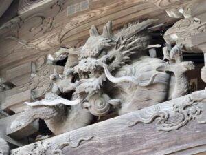 向拝の龍