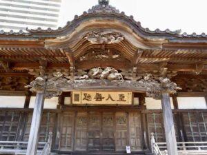 龍本寺本堂向拝