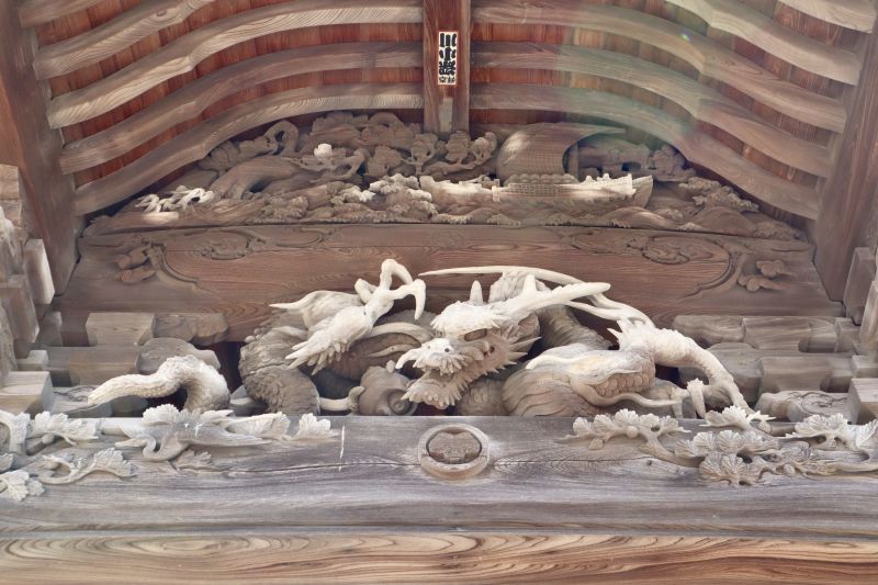 向拝の龍