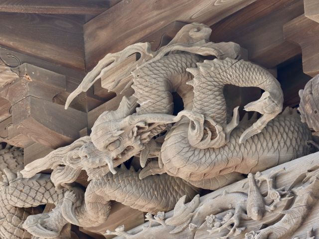 向拝の龍