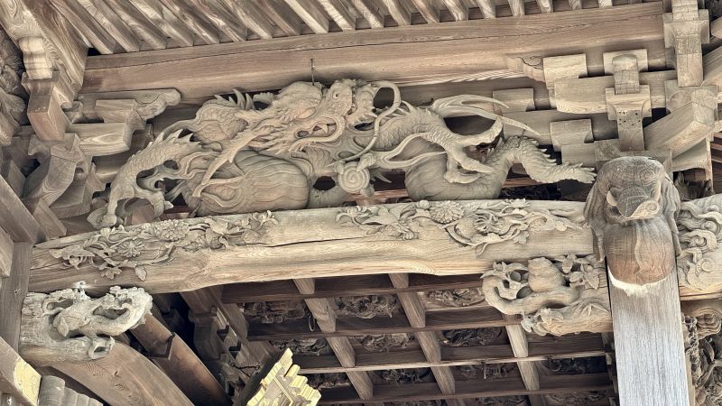 向拝の龍
