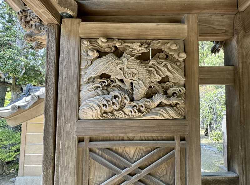 円覚寺方丈前唐門扉の応龍