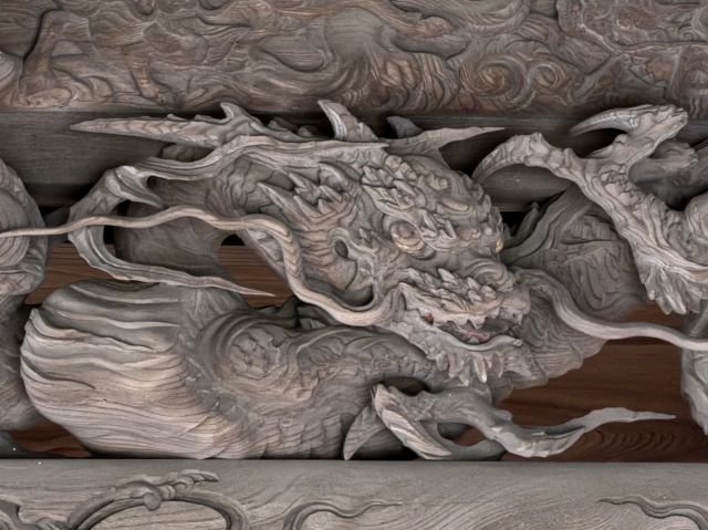 向拝の龍