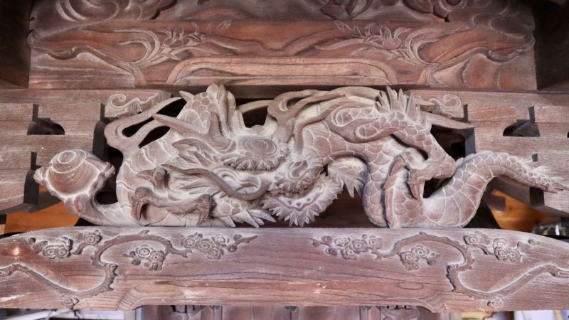 向拝の龍