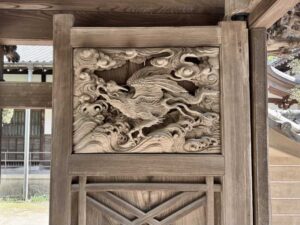 円覚寺方丈前唐門扉の応龍