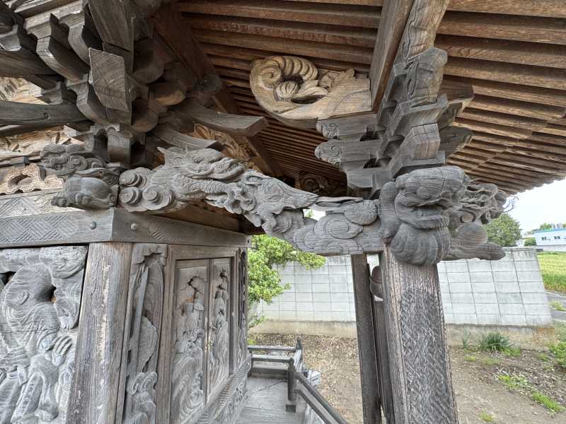 海老虹梁の龍