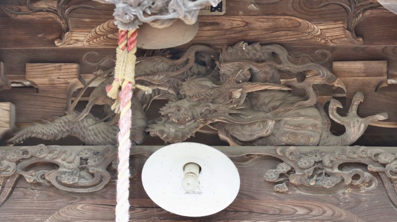 向拝の龍