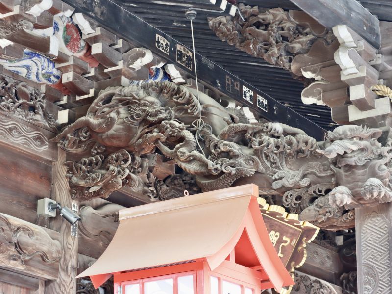 海老虹梁の龍