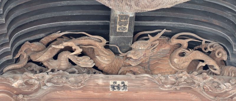 唐破風下の龍