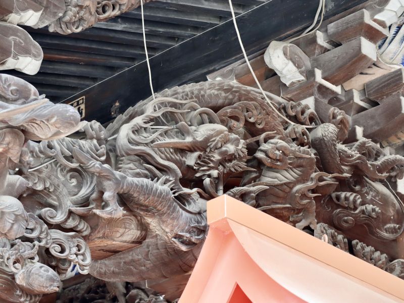 海老虹梁の龍