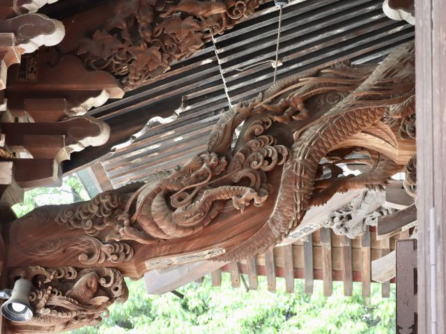 海老虹梁の龍