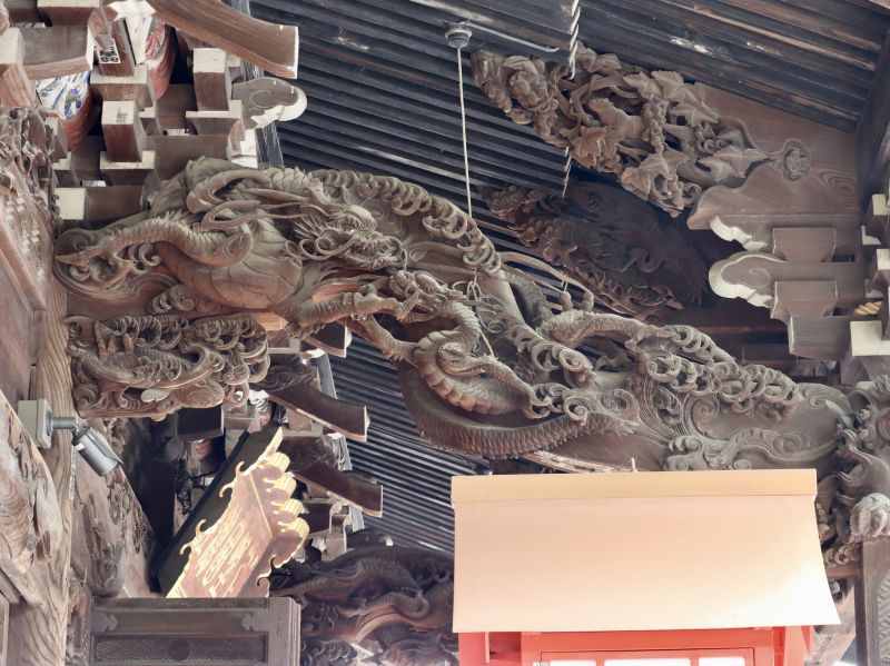海老虹梁の龍