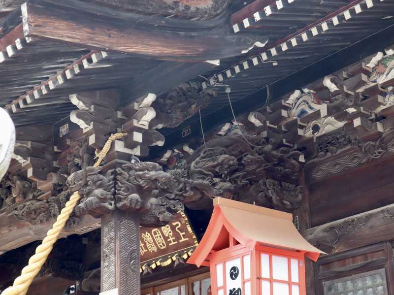 海老虹梁の龍