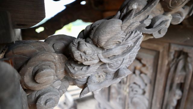 海老虹梁の龍
