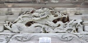 向拝の龍