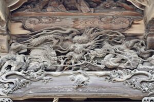 向拝の龍