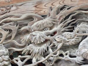 向拝の龍